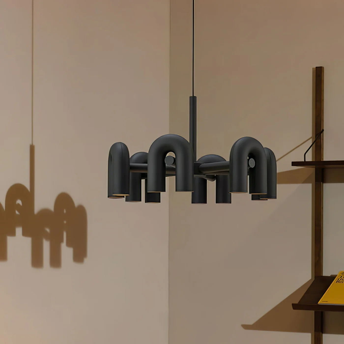 Designerska Lampa Wisząca o Rzeźbiarskiej Formie – Nowoczesne Oświetlenie