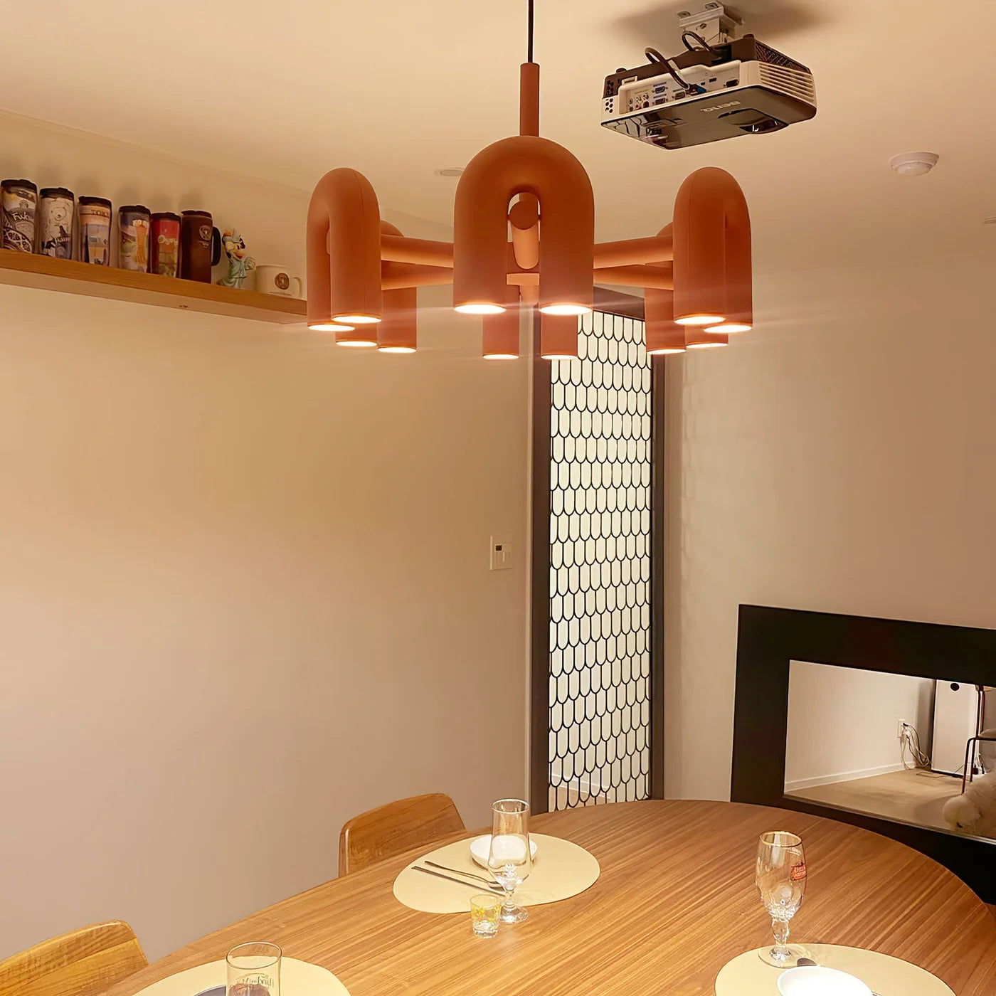 Designerska Lampa Wisząca o Rzeźbiarskiej Formie – Nowoczesne Oświetlenie
