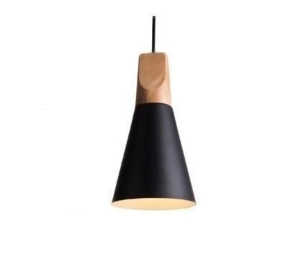 Skandynawskie lampy wiszące – kolorowe stożki z drewna i metalu