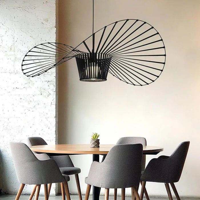 Nowoczesna lampa wisząca – rzeźbiarska forma w spiralnym kształcie
