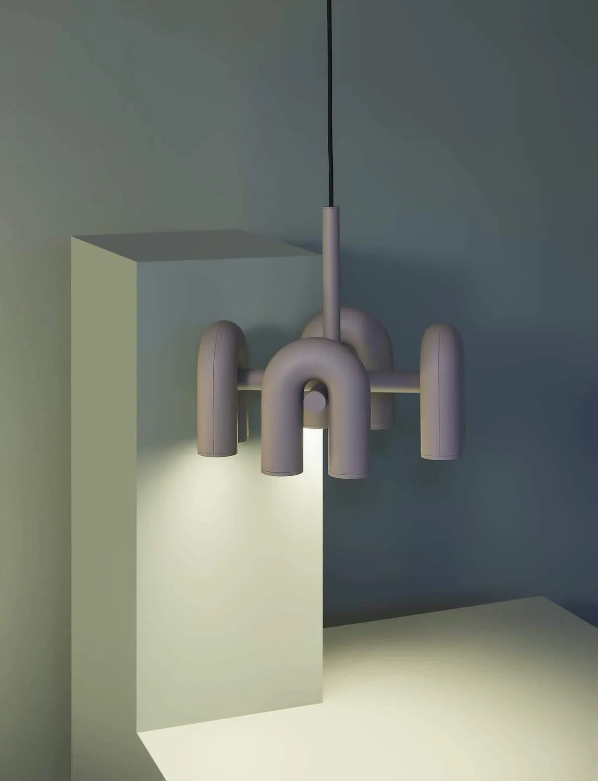 Designerska Lampa Wisząca o Rzeźbiarskiej Formie – Nowoczesne Oświetlenie