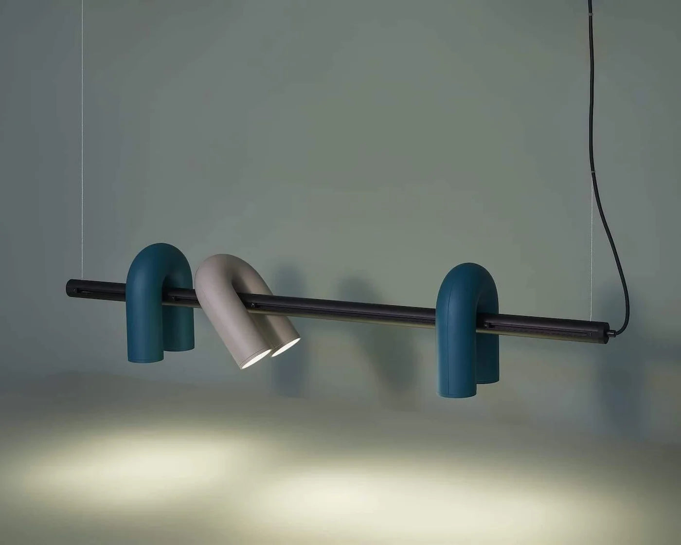 Designerska Lampa Wisząca o Rzeźbiarskiej Formie – Nowoczesne Oświetlenie