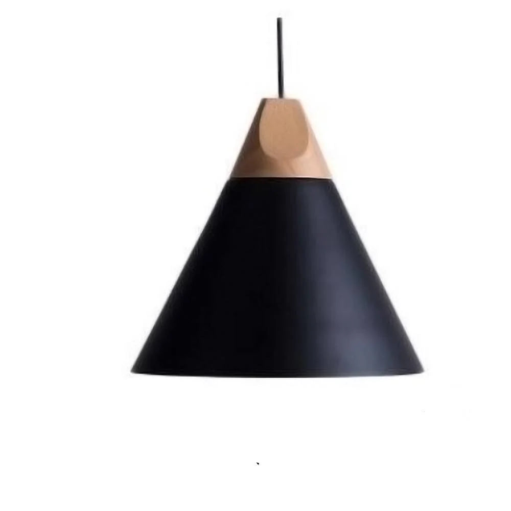 Skandynawskie lampy wiszące – kolorowe stożki z drewna i metalu