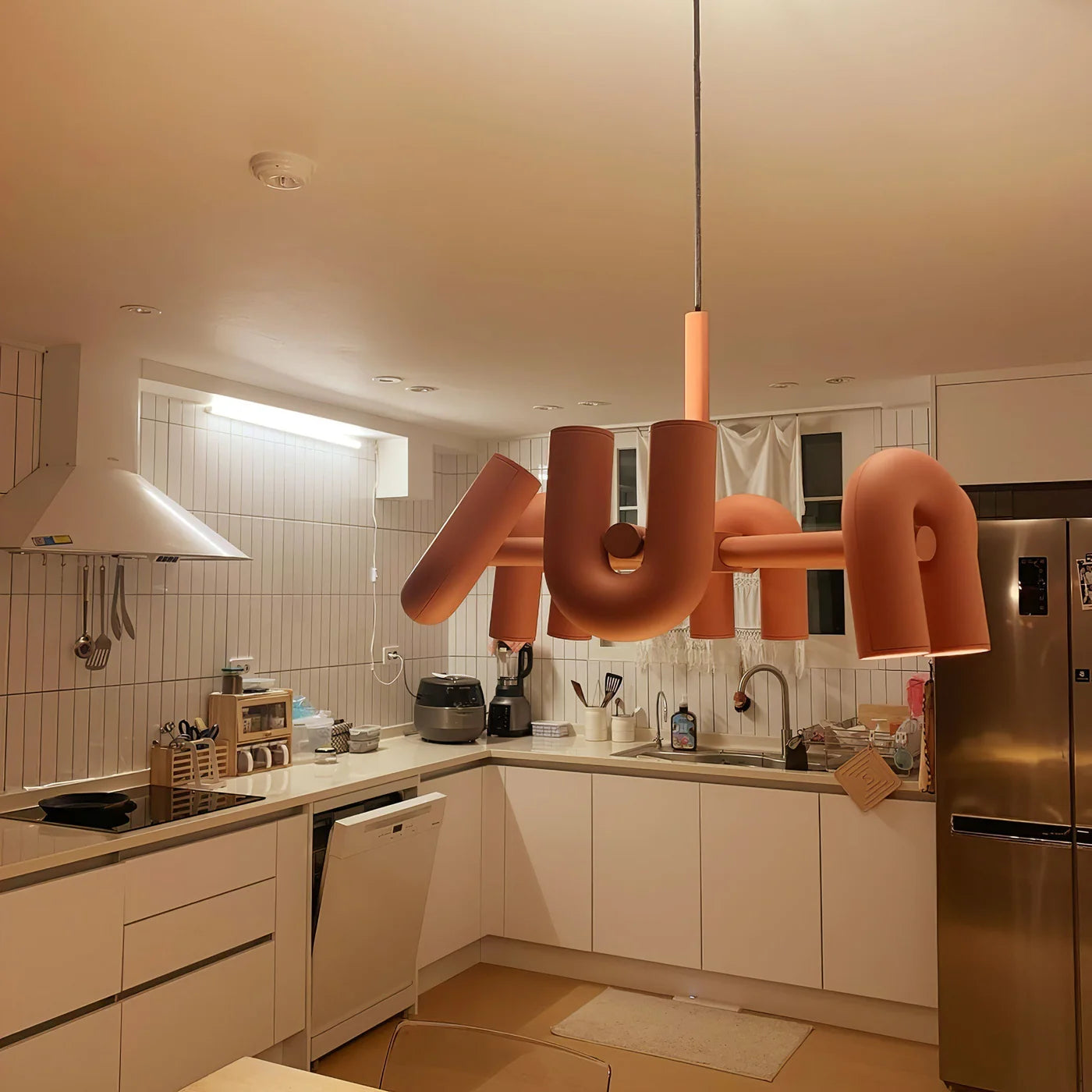 Designerska Lampa Wisząca o Rzeźbiarskiej Formie – Nowoczesne Oświetlenie