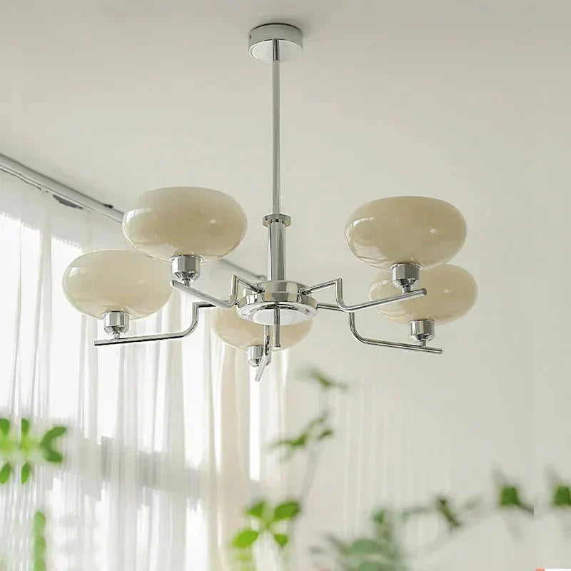 Nowoczesny Żyrandol z Kloszami z Opalowego Szkła – Elegancka Lampa Sufitowa