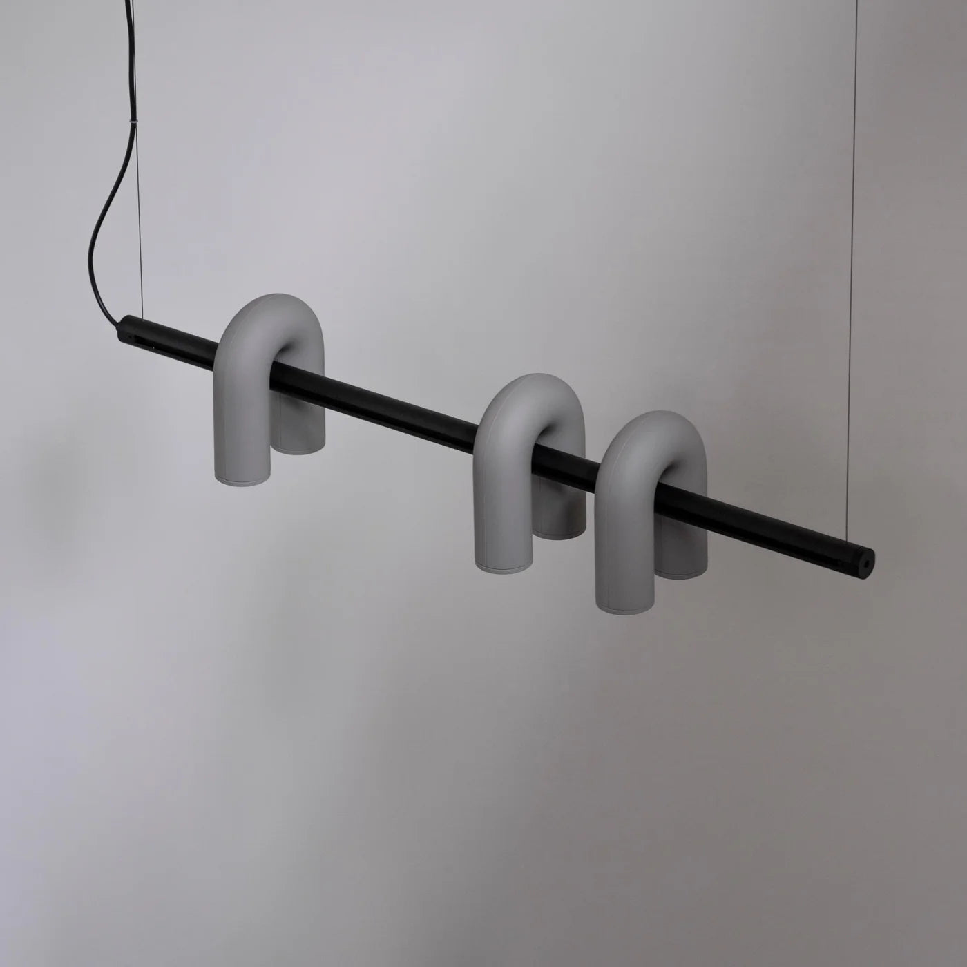 Designerska Lampa Wisząca o Rzeźbiarskiej Formie – Nowoczesne Oświetlenie
