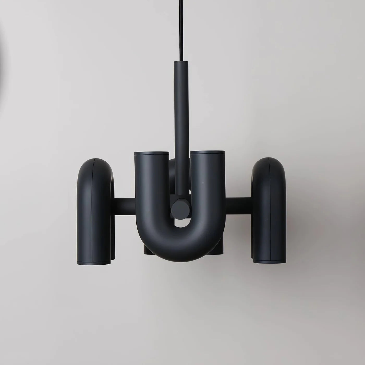 Designerska Lampa Wisząca o Rzeźbiarskiej Formie – Nowoczesne Oświetlenie