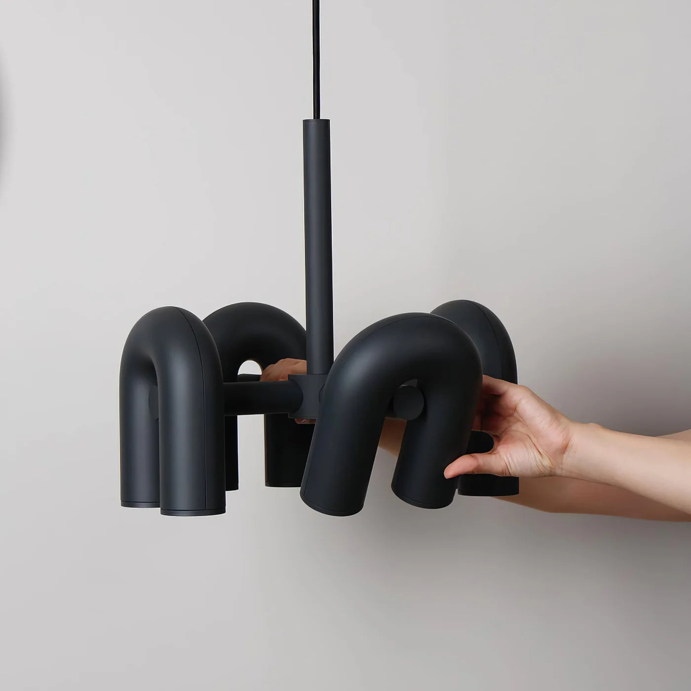 Designerska Lampa Wisząca o Rzeźbiarskiej Formie – Nowoczesne Oświetlenie
