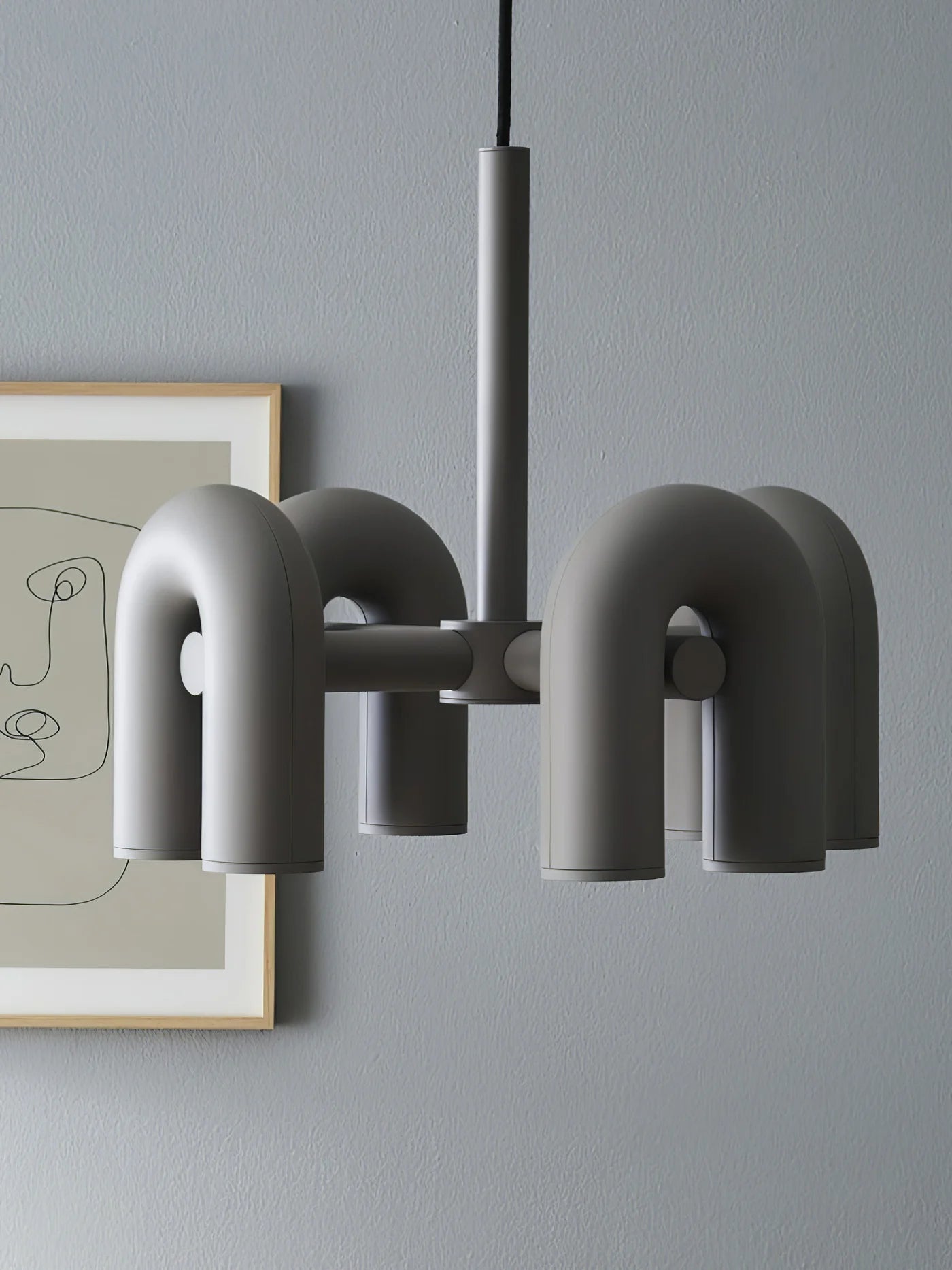 Designerska Lampa Wisząca o Rzeźbiarskiej Formie – Nowoczesne Oświetlenie