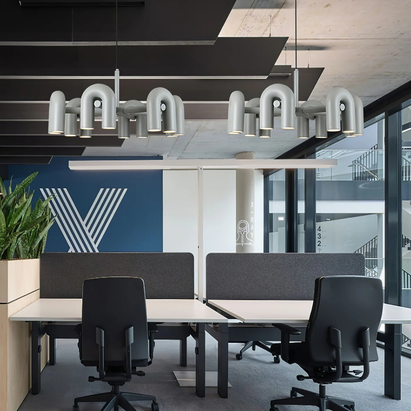 Designerska Lampa Wisząca o Rzeźbiarskiej Formie – Nowoczesne Oświetlenie