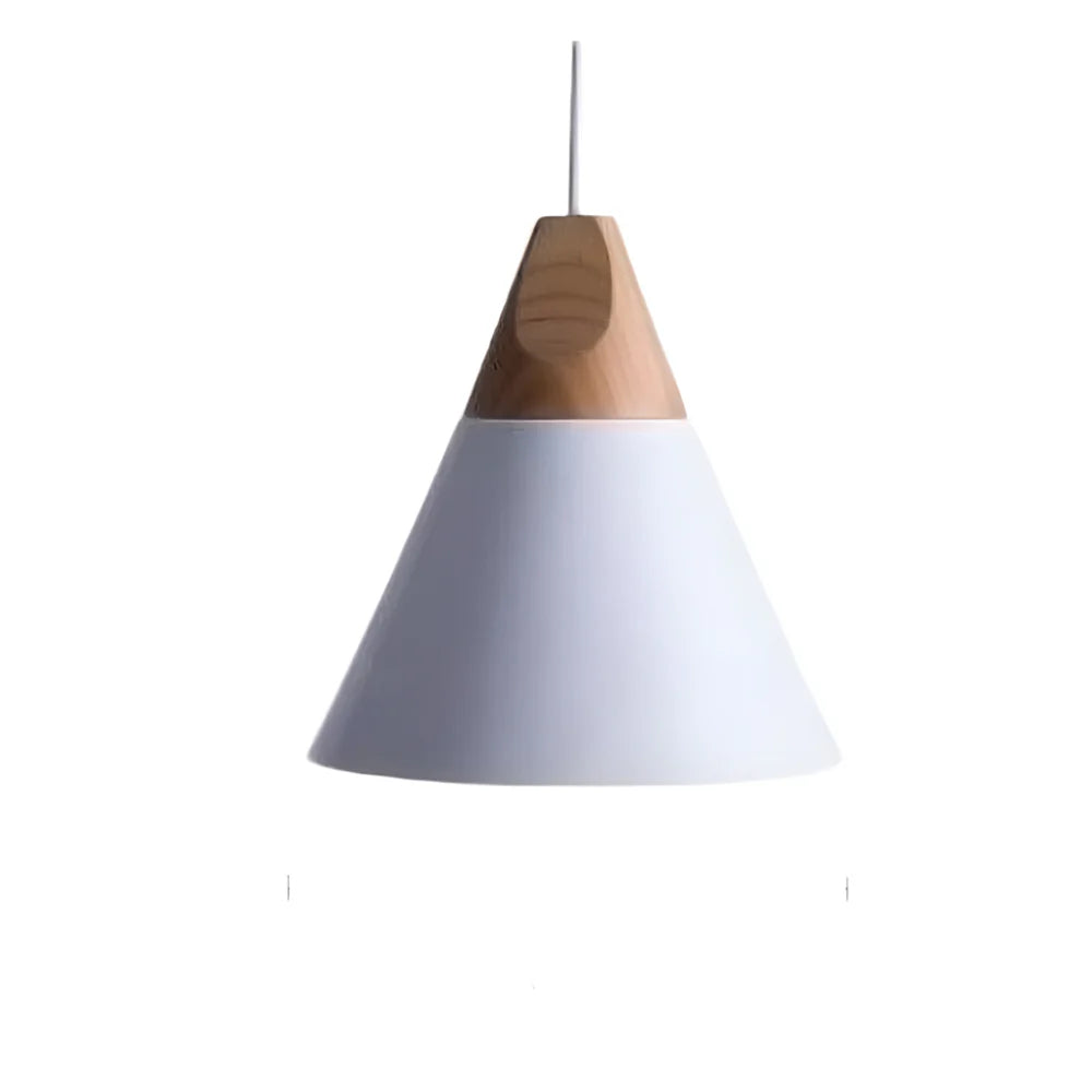Skandynawskie lampy wiszące – kolorowe stożki z drewna i metalu