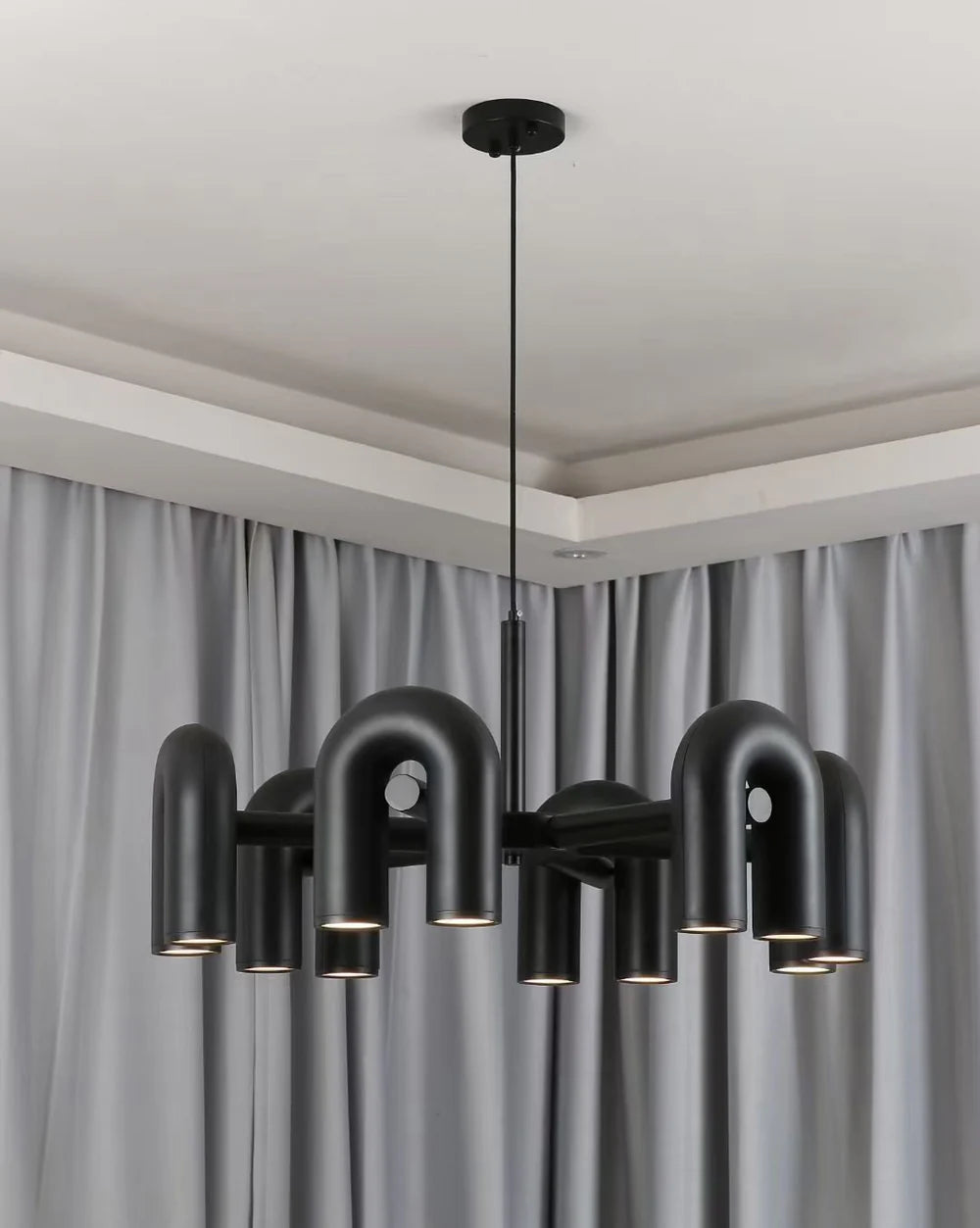Designerska Lampa Wisząca o Rzeźbiarskiej Formie – Nowoczesne Oświetlenie
