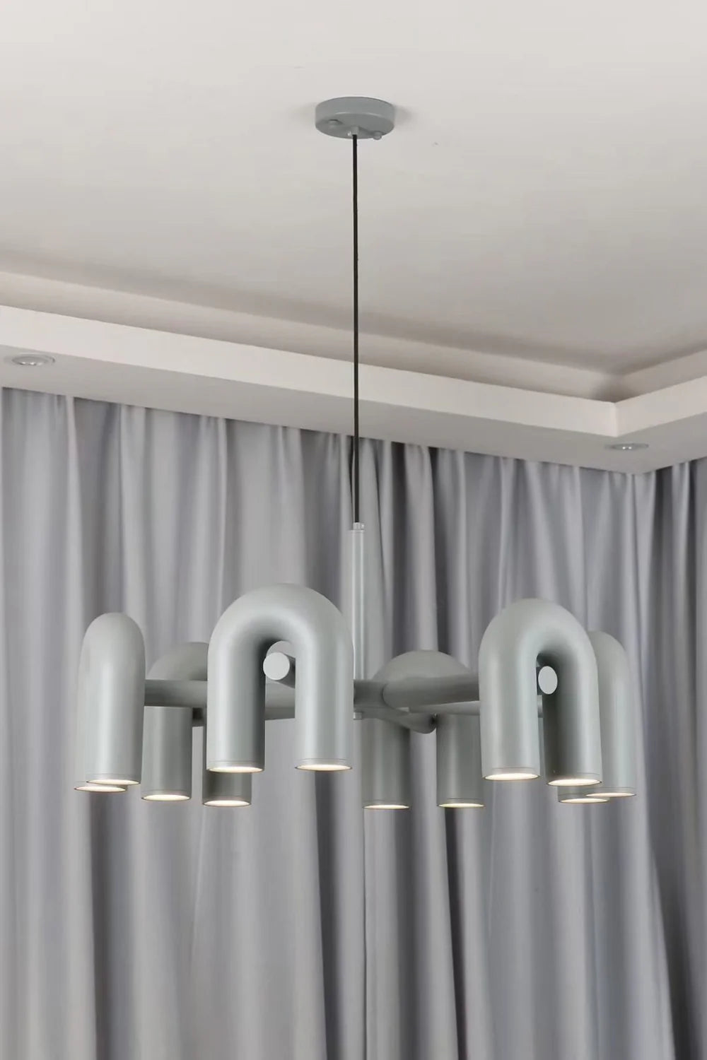 Designerska Lampa Wisząca o Rzeźbiarskiej Formie – Nowoczesne Oświetlenie