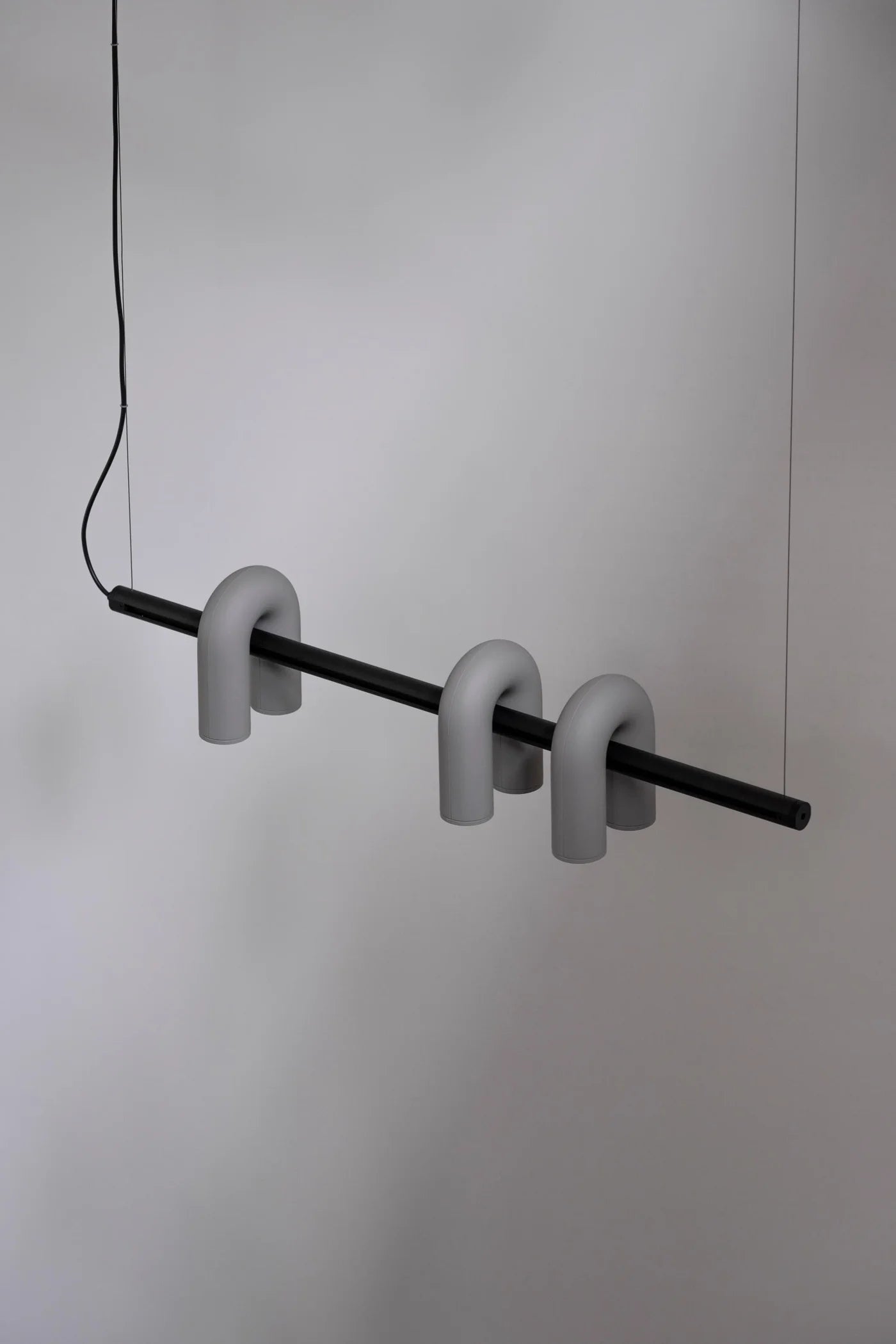 Designerska Lampa Wisząca o Rzeźbiarskiej Formie – Nowoczesne Oświetlenie