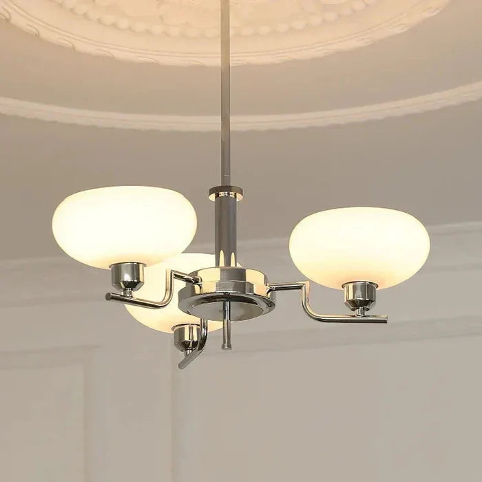 Nowoczesny Żyrandol z Kloszami z Opalowego Szkła – Elegancka Lampa Sufitowa