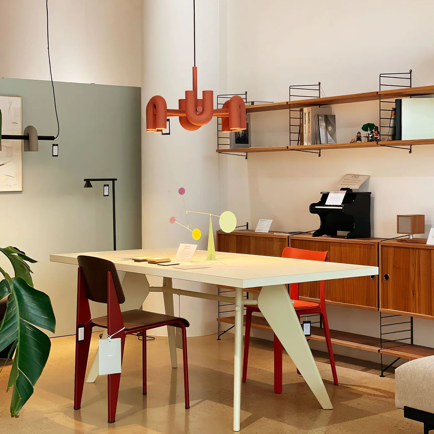 Designerska Lampa Wisząca o Rzeźbiarskiej Formie – Nowoczesne Oświetlenie