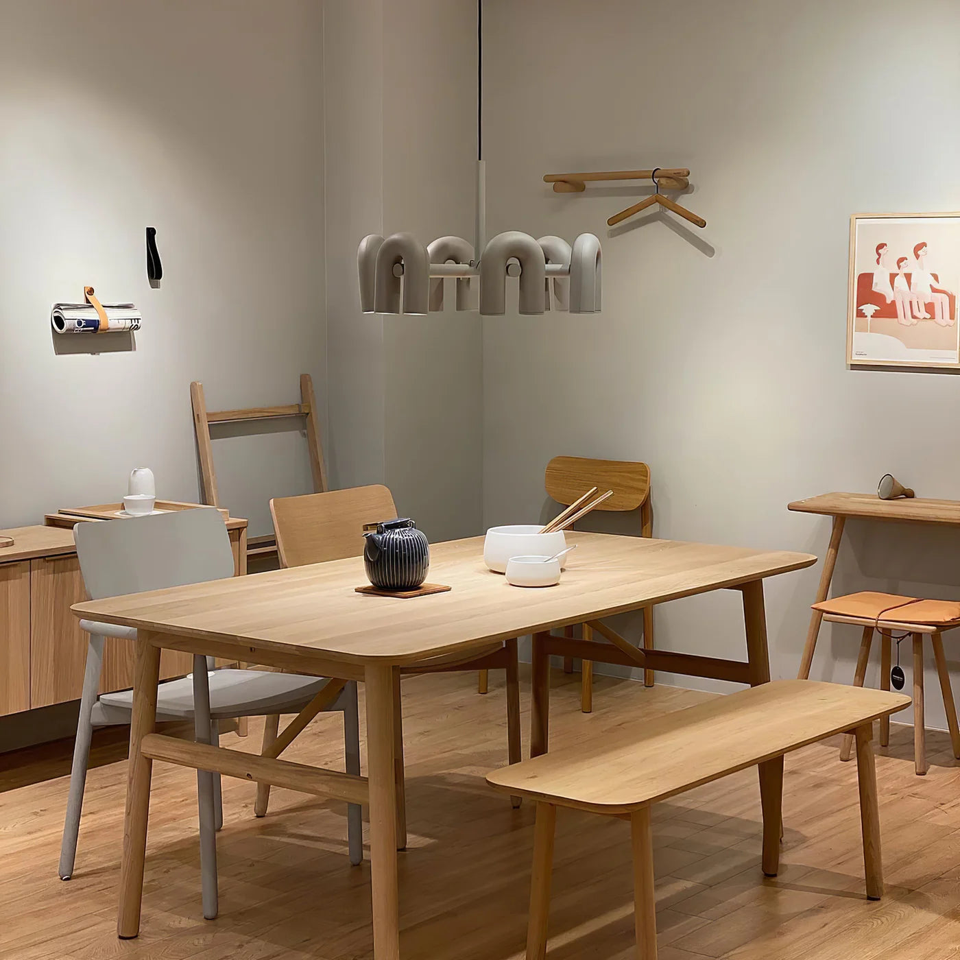 Designerska Lampa Wisząca o Rzeźbiarskiej Formie – Nowoczesne Oświetlenie