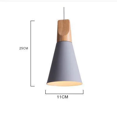 Skandynawskie lampy wiszące – kolorowe stożki z drewna i metalu