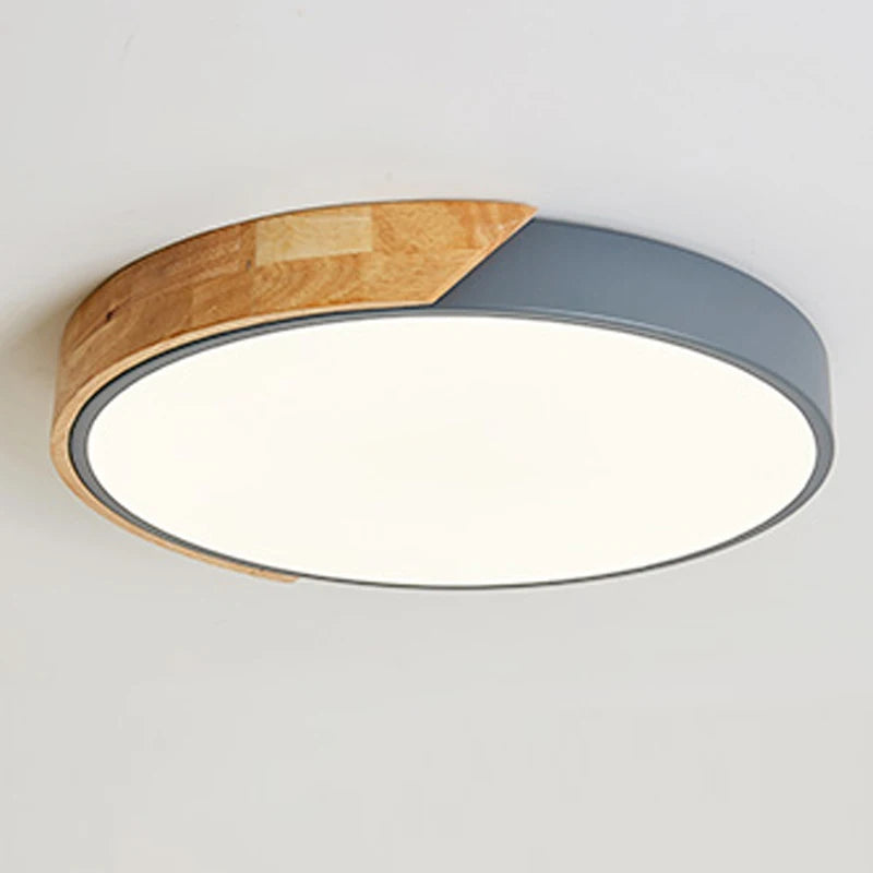 Nowoczesna lampa sufitowa LED z drewnianym akcentem