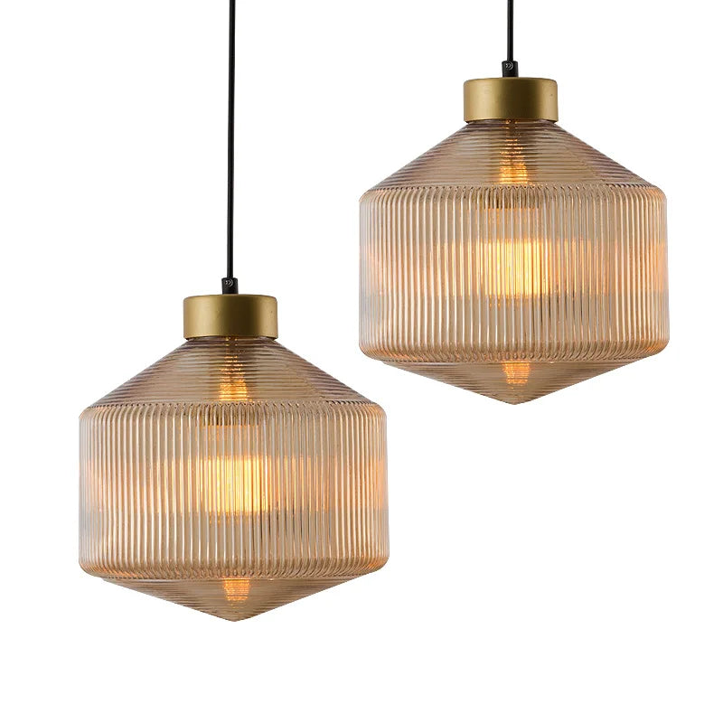 Elegancka szklana lampa wisząca z ryflowanym kloszem