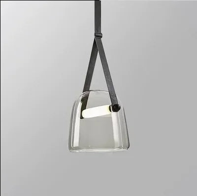 Nowoczesna lampa wisząca ze szklanym kloszem i paskiem
