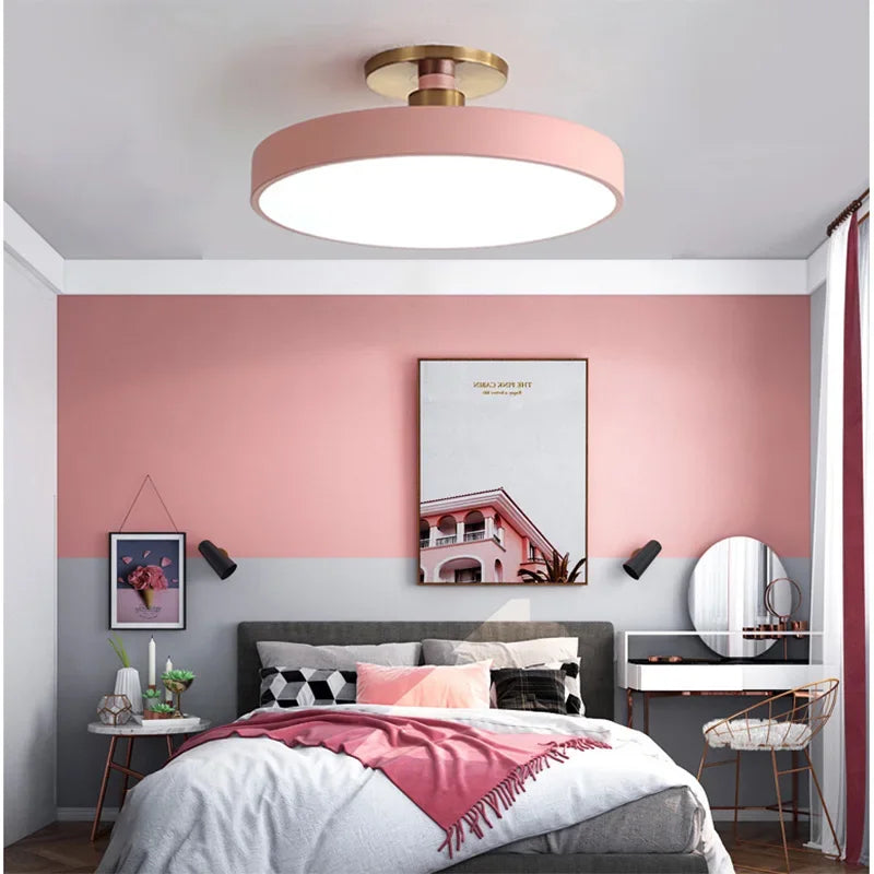 Okrągła lampa sufitowa LED w stylu skandynawskim