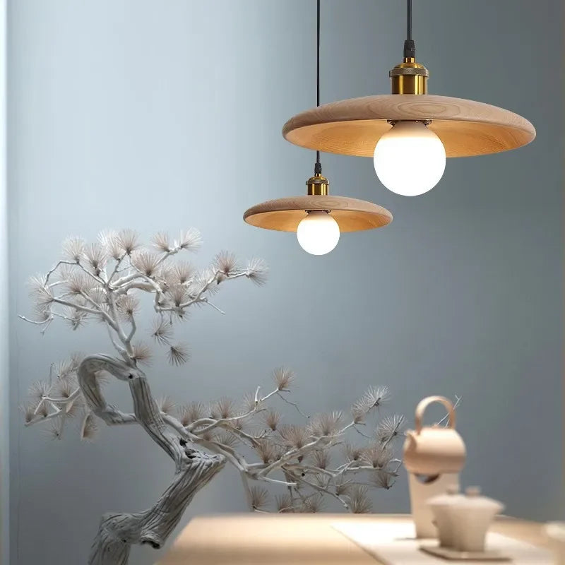 Skandynawska lampa wisząca z drewna – Minimalistyczna lampa sufitowa