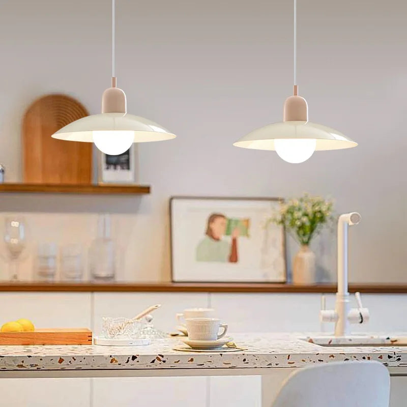 Nowoczesna lampa wisząca z dwukolorowym designem
