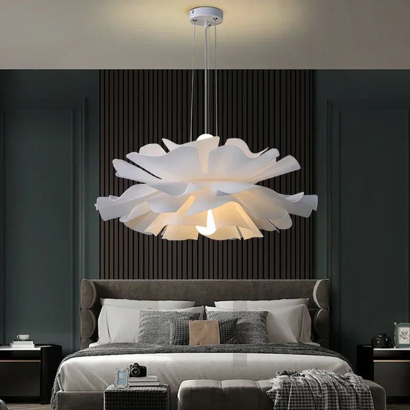 Wisząca lampa w kształcie kwiatu lotosu – Dekoracyjna lampa sufitowa z warstwowym kloszem