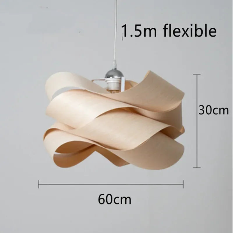 Nowoczesna lampa wisząca z zakrzywionym drewnianym designem