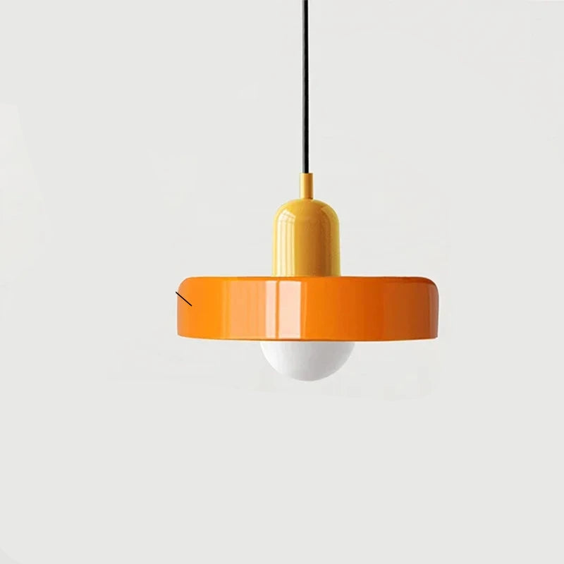 Nowoczesna lampa wisząca z kolorowym szklanym kloszem