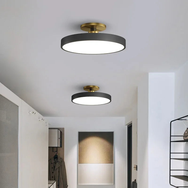 Okrągła lampa sufitowa LED w stylu skandynawskim