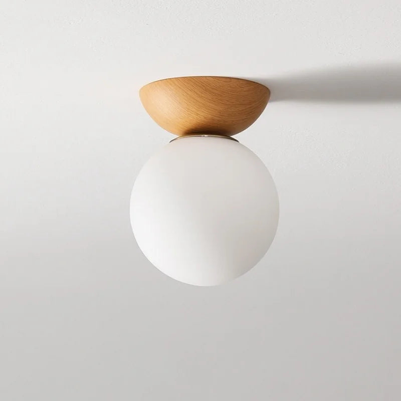 Nowoczesna lampa sufitowa w japońskim stylu z drewnianą bazą – minimalistyczna kula