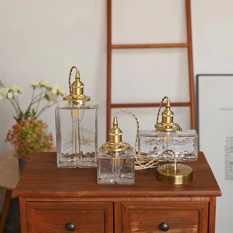 Vintage lampy wiszące szklane z mosiężnym wykończeniem