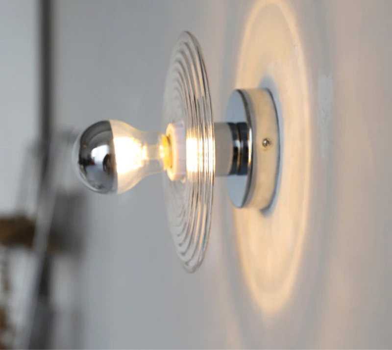 Nowoczesna Lampa Ścienna ze Szklanym Kloszem