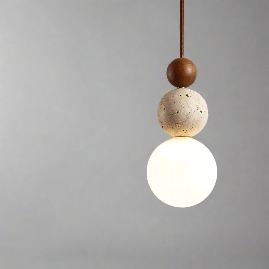 Nowoczesna lampa wisząca z kulistymi detalami
