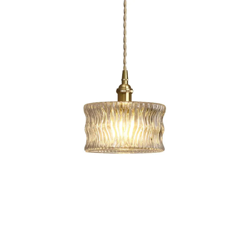 Szklana lampa wisząca w stylu vintage z ryflowanym kloszem i złotym wykończeniem