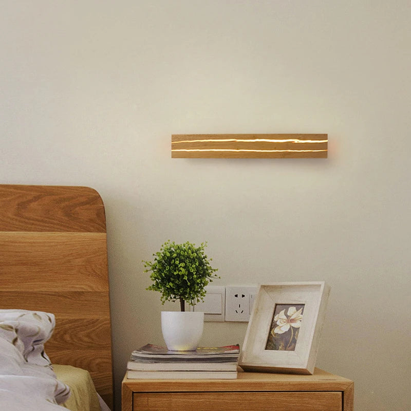 Nowoczesna drewniana lampa ścienna LED „Naturalna Linia” – kinkiet minimalistyczny