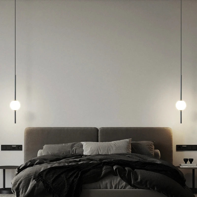 Nowoczesna złota lampa wisząca z kloszem kulistym | Minimalistyczna lampa sufitowa LED