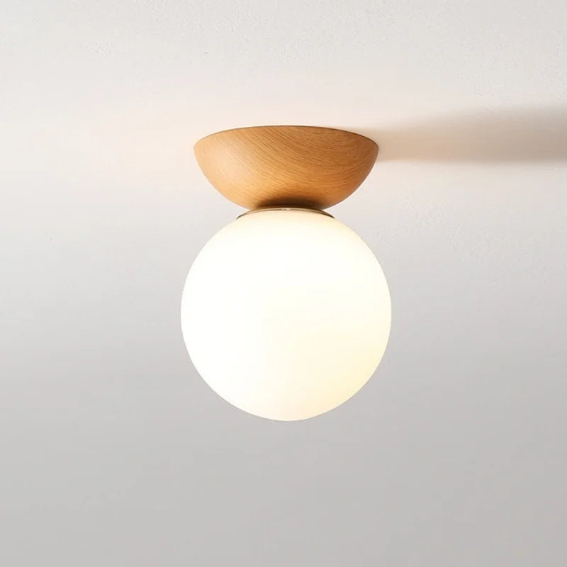 Nowoczesna lampa sufitowa w japońskim stylu z drewnianą bazą – minimalistyczna kula