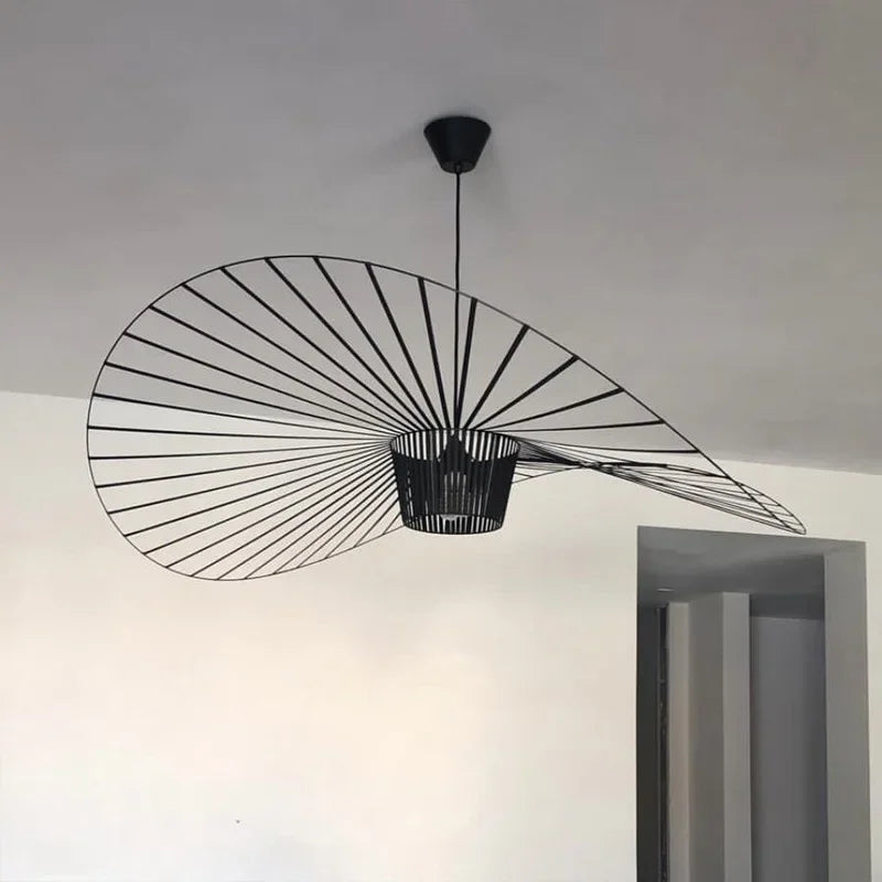 Nowoczesna lampa wisząca – rzeźbiarska forma w spiralnym kształcie