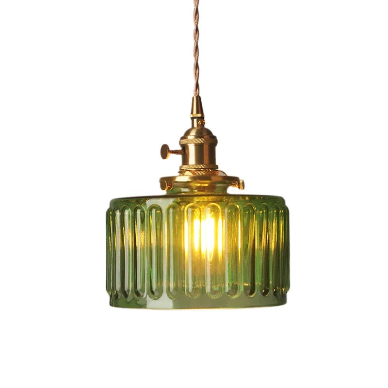 Szklana lampa wisząca w stylu vintage z ryflowanym kloszem i złotym wykończeniem