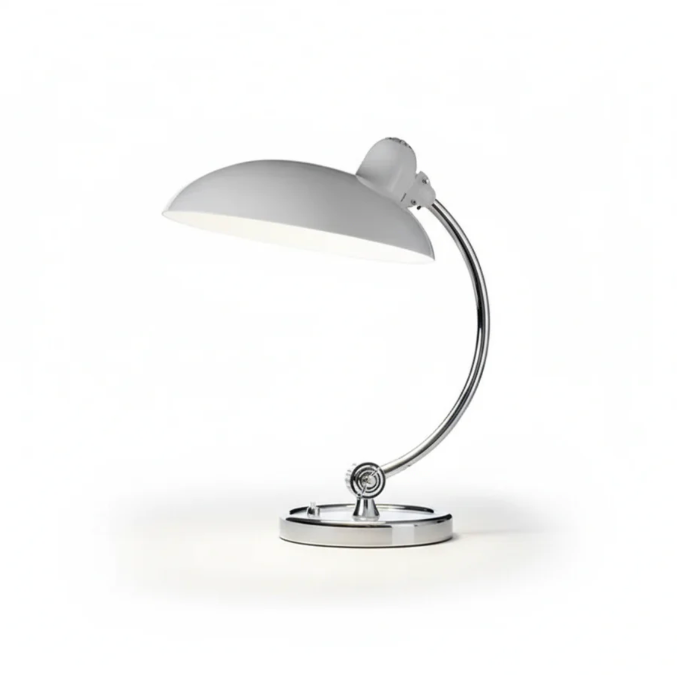 Designerska lampa biurkowa retro – metalowa z chromowaną podstawą