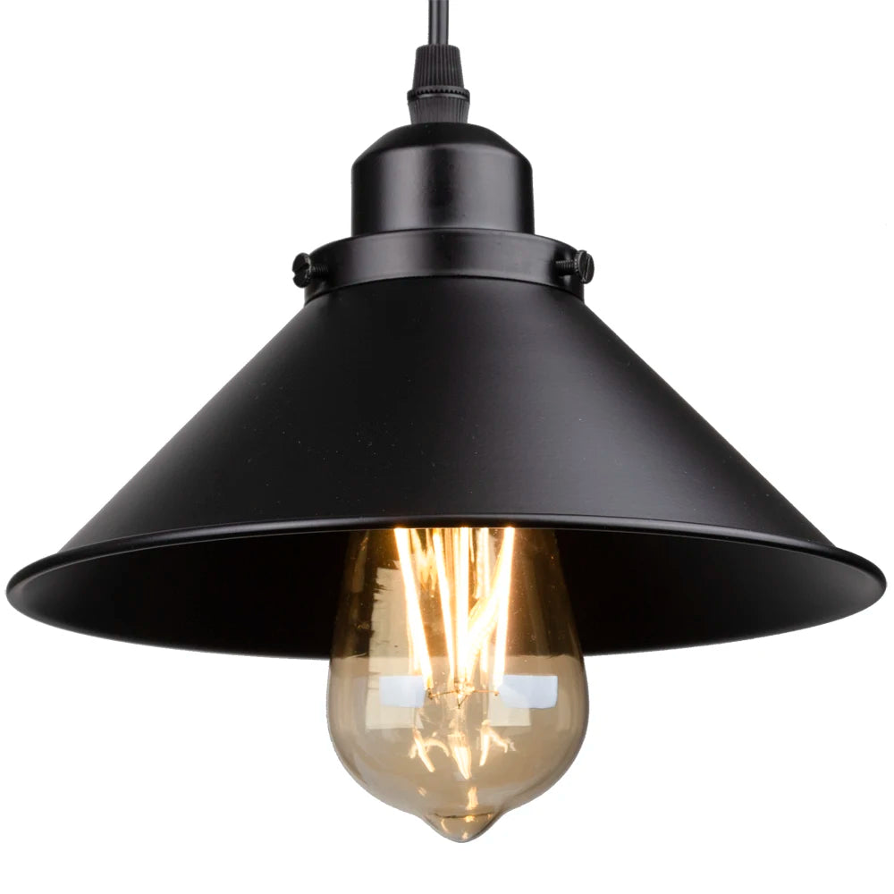 Industrialna Lampa Wisząca z Metalowym Kloszem