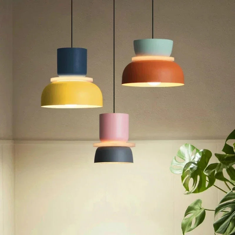 Lampa wisząca w stylu skandynawskim – geometryczna forma i nowoczesny design