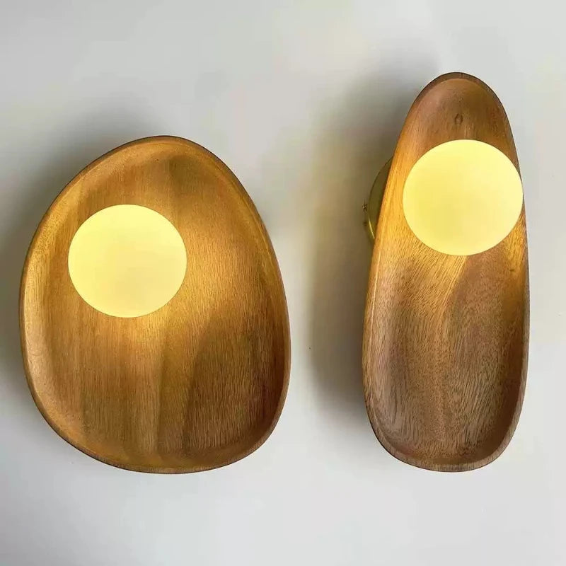 Drewniana Lampa Ścienna z Okrągłym Kloszem