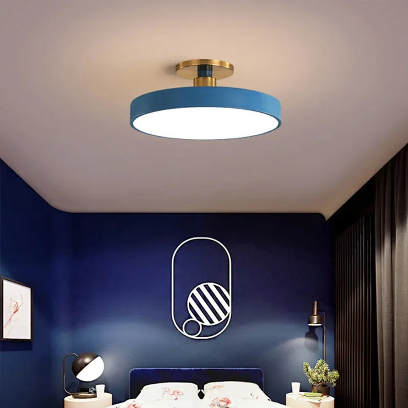 Okrągła lampa sufitowa LED w stylu skandynawskim