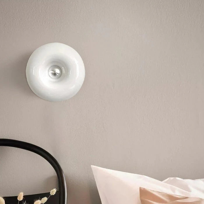 Lampa ścienna LED „donut” – designerska oprawa oświetleniowa z efektem świetlnej aureoli