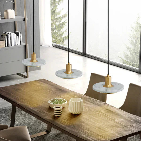 Nowoczesna Lampa Wisząca z Detalem w Stylu Marmuru