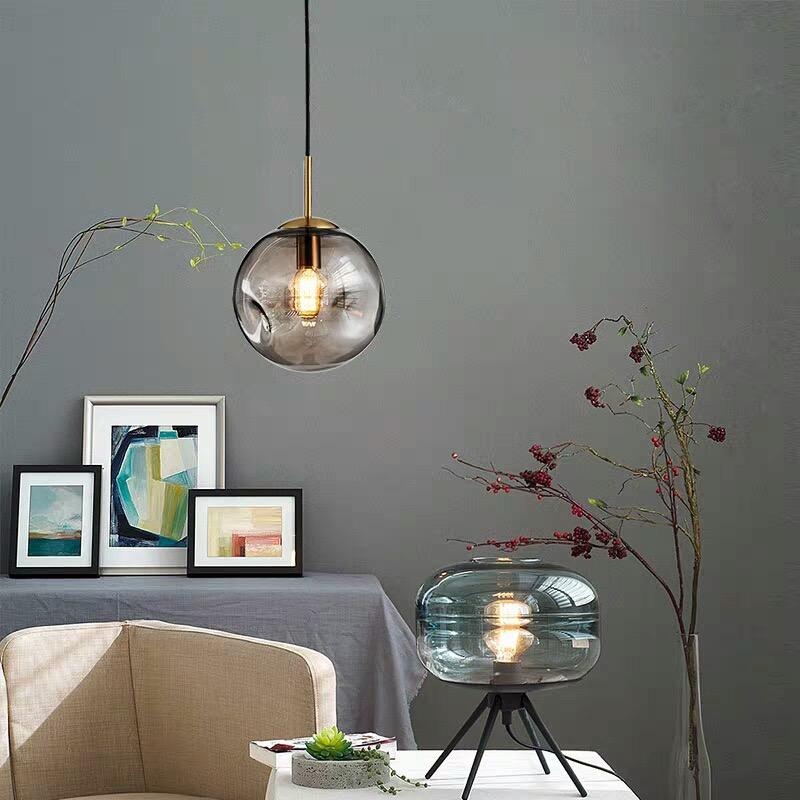 Designerska Lampa Wisząca z Kulistym Szklanym Kloszem